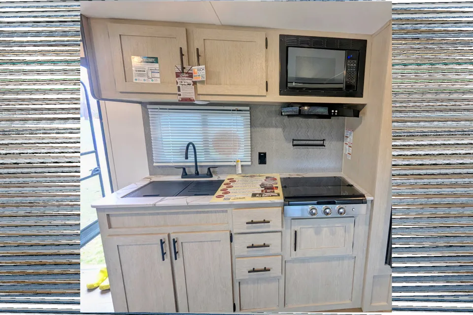 Adventure-Ready 2025 Shasta i5 526DB Bunkhouse – Sleeps 8-10 | Meet "Juno"
