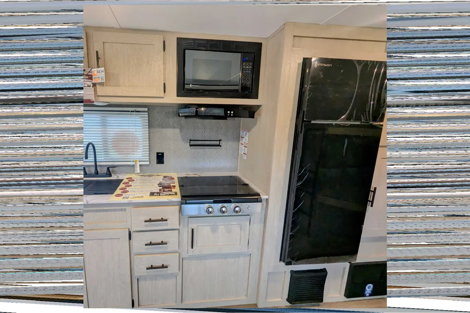 Adventure-Ready 2025 Shasta i5 526DB Bunkhouse – Sleeps 8-10 | Meet "Juno"