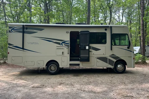 Winnebago-Superior Ride-Deluxe Living-Family Fun