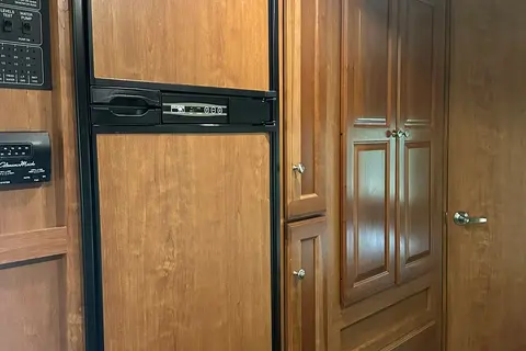 Winnebago-Superior Ride-Deluxe Living-Family Fun
