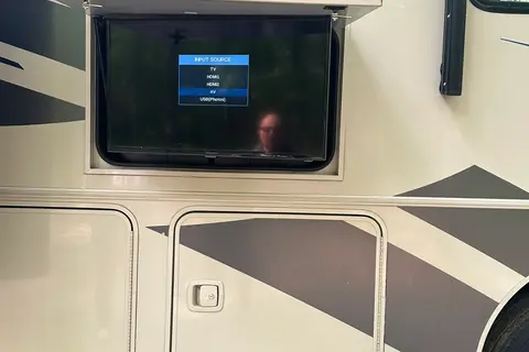 Winnebago-Superior Ride-Deluxe Living-Family Fun