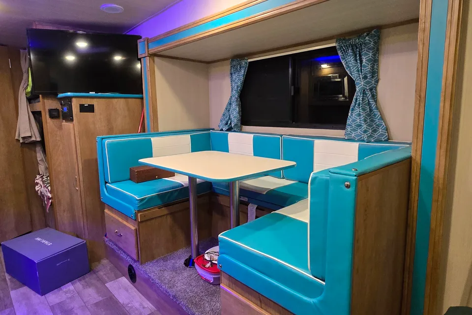 William's Gulf Stream Vintage Cruiser Travel Trailer