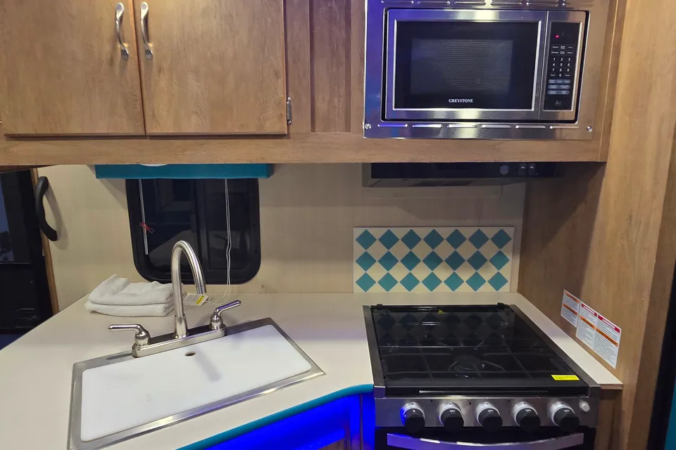 William's Gulf Stream Vintage Cruiser Travel Trailer