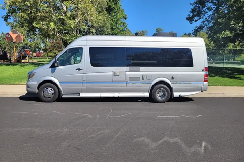 MERCEDES WINNEBAGO ERA 70X