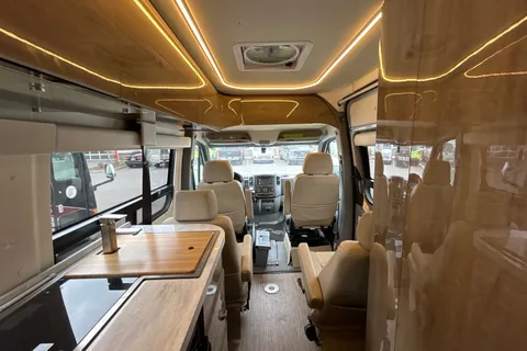 MERCEDES WINNEBAGO ERA 70X
