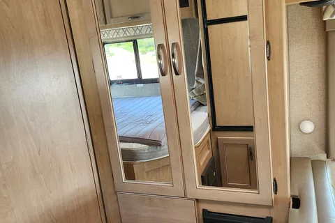 MJ's Thor Motor Coach Class C