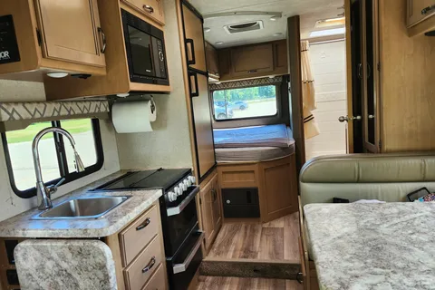 MJ's Thor Motor Coach Class C