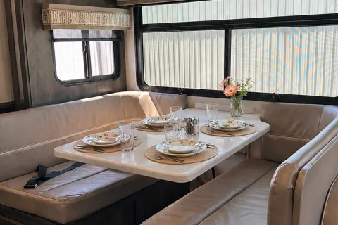 Class A Georgetown Bunkhouse with Two FULL Bath and King bed