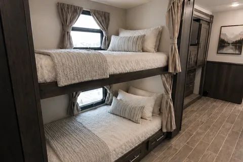 Class A Georgetown Bunkhouse with Two FULL Bath and King bed