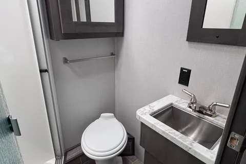Class A Georgetown Bunkhouse with Two FULL Bath and King bed
