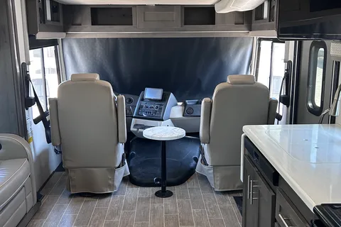 Class A Georgetown Bunkhouse with Two FULL Bath and King bed