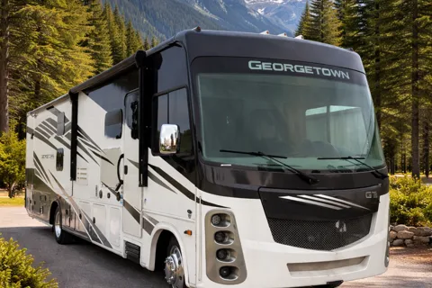 Class A Georgetown Bunkhouse with Two FULL Bath and King bed