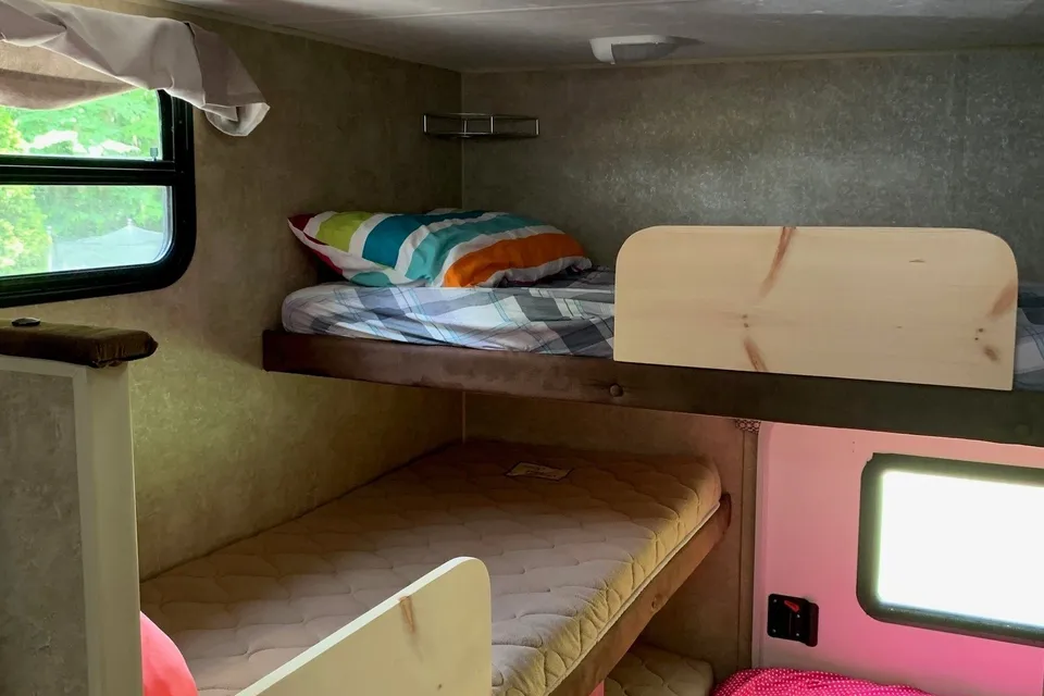 Double A’s KZ Spree 240BHS Family Trailer