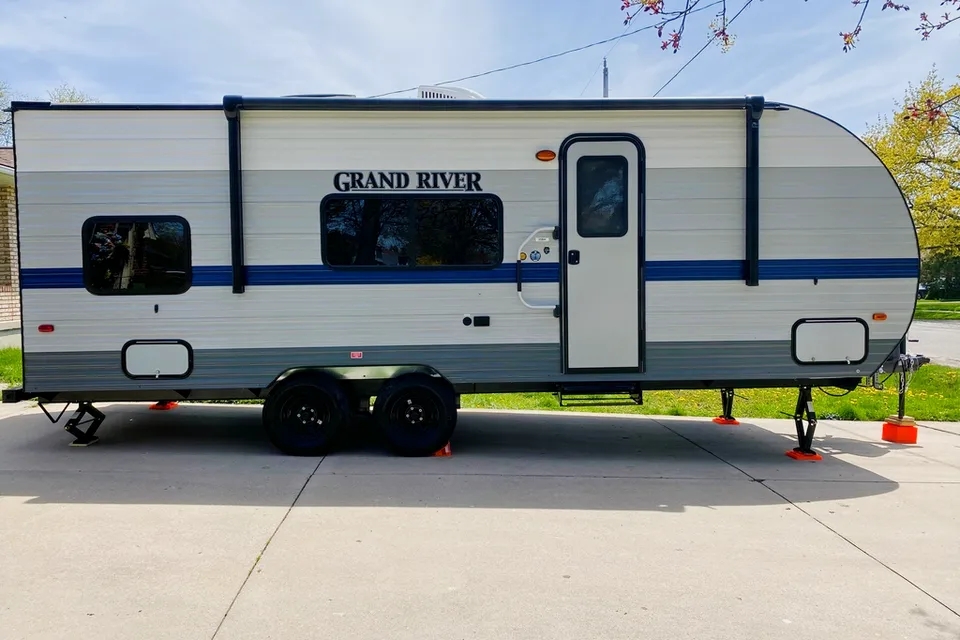 Anna's Gulf Stream Grand River 25BH Travel Trailer