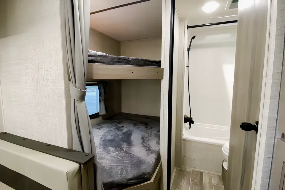Anna's Gulf Stream Grand River 25BH Travel Trailer