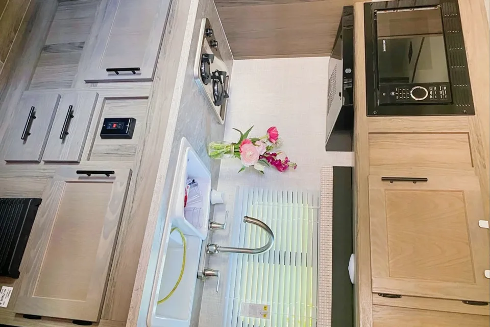 Anna's Gulf Stream Grand River 25BH Travel Trailer