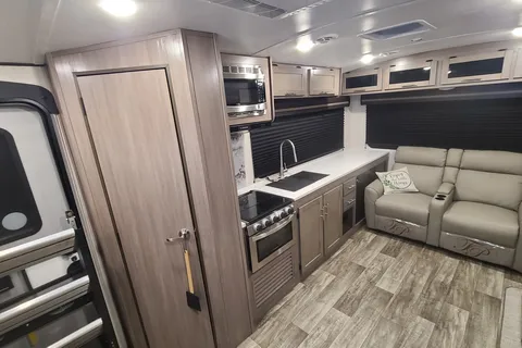 Spacious 2022 Sunset Trail | Slideout, Generator & Delivery Available