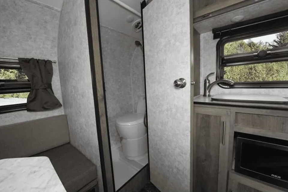 1485 lbs AC - 2020 Prolite Lounge