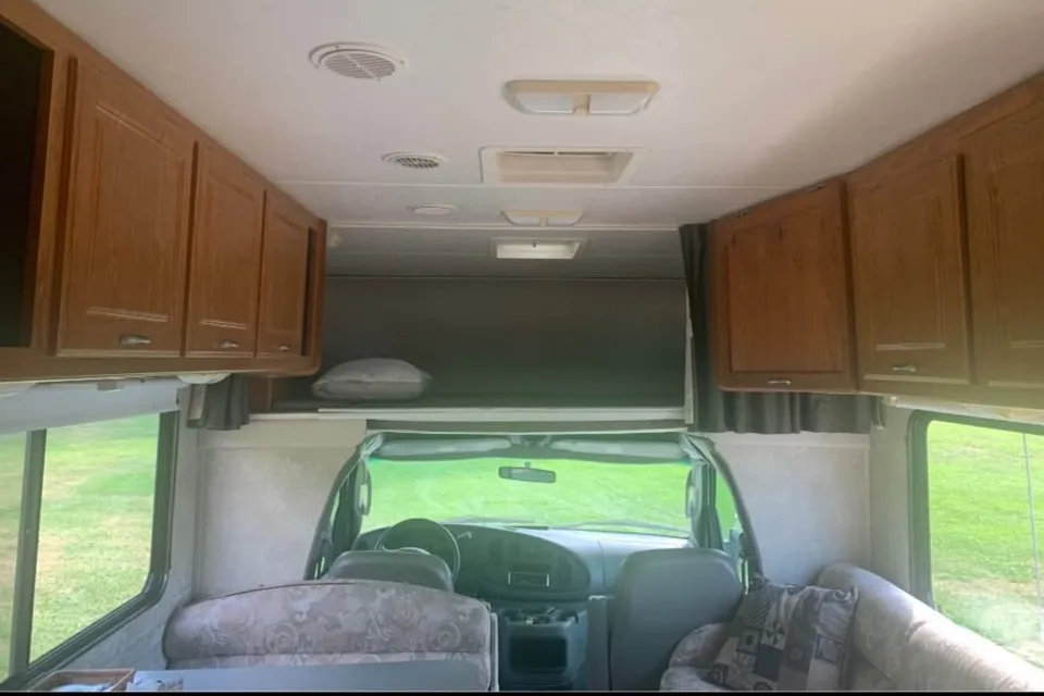 9 seatbelts-Class-C motorhome