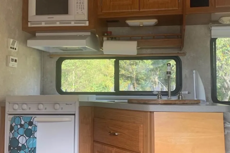 9 seatbelts-Class-C motorhome