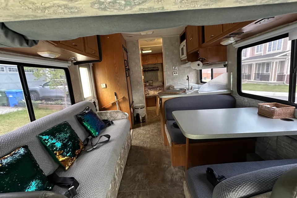 9 seatbelts-Class-C motorhome