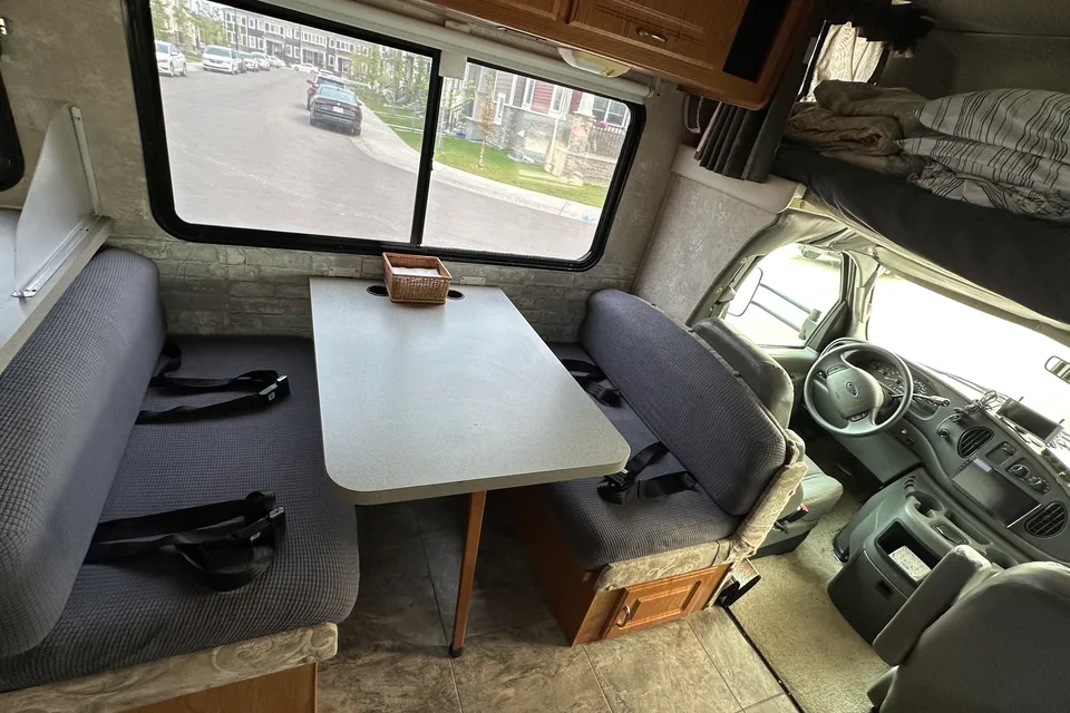9 seatbelts-Class-C motorhome