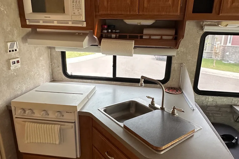 9 seatbelts-Class-C motorhome
