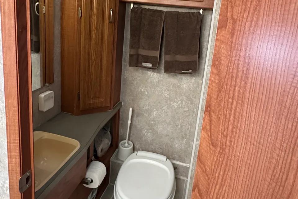 9 seatbelts-Class-C motorhome