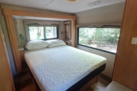 Leggs Luxury Land Yacht