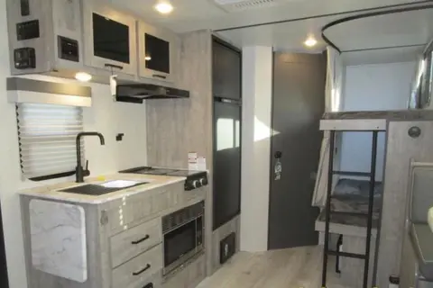 Family Bunkhouse Adventure Rig – Sleeps 6 with Outdoor Kitchen!