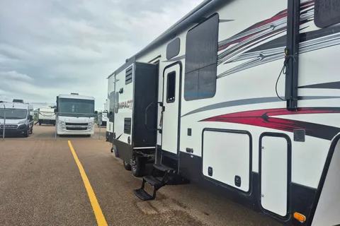 Impact 341 Toy Hauler