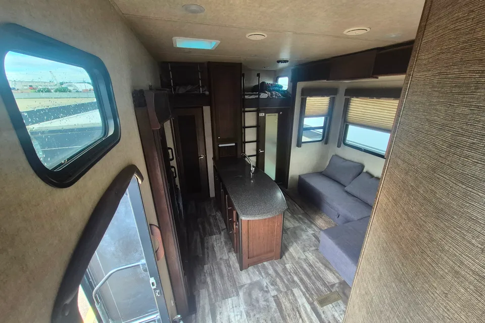 Impact 341 Toy Hauler