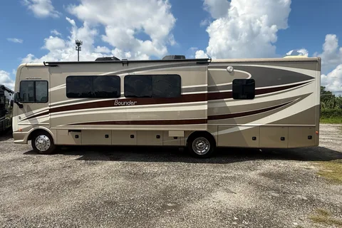 Chief Carl's Caravan- 2016 Fleetwood Bounder Class A