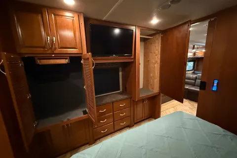 Chief Carl's Caravan- 2016 Fleetwood Bounder Class A