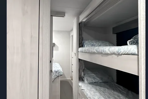  East to West Entrada Class C Sleeps 10