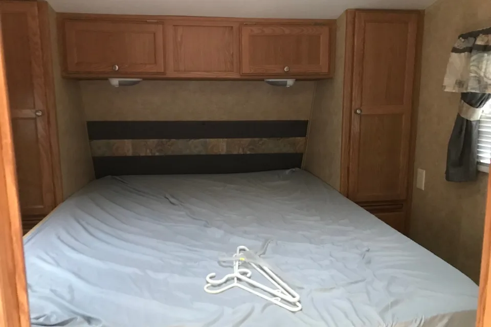 John's Pilgrim International 27.5 ft Fifth Wheel