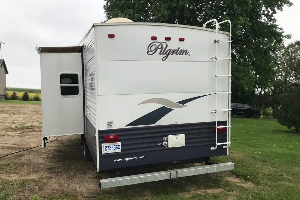 John's Pilgrim International 27.5 ft Fifth Wheel