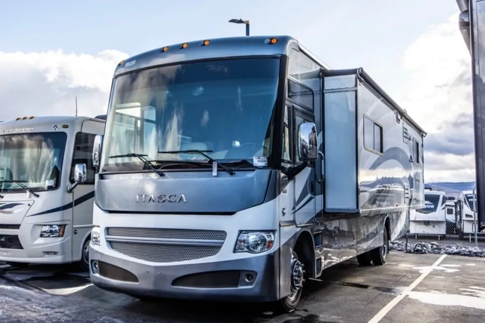 Jodi's Winnebago Itasca SunCruiser 35p Class A