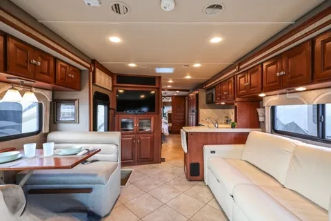 Jodi's Winnebago Itasca SunCruiser 35p Class A