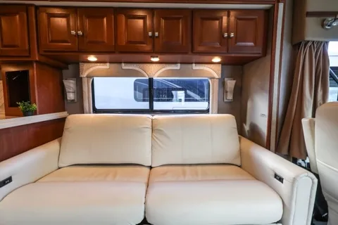 Jodi's Winnebago Itasca SunCruiser 35p Class A