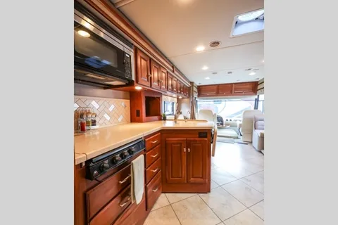 Jodi's Winnebago Itasca SunCruiser 35p Class A