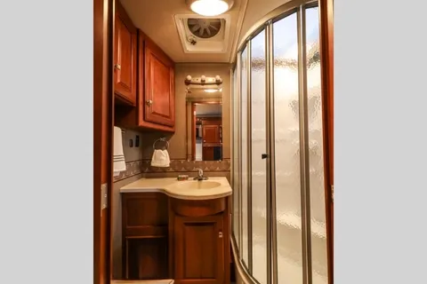 Jodi's Winnebago Itasca SunCruiser 35p Class A