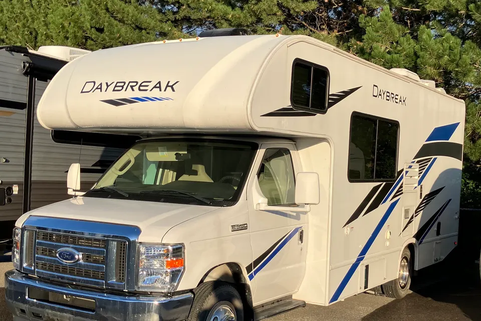 Denis Thor Motor Coach DayBreak 24 Class C