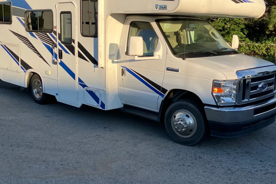 Denis Thor Motor Coach DayBreak 24 Class C