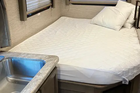 Denis Thor Motor Coach DayBreak 24 Class C