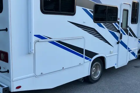 Denis Thor Motor Coach DayBreak 24 Class C