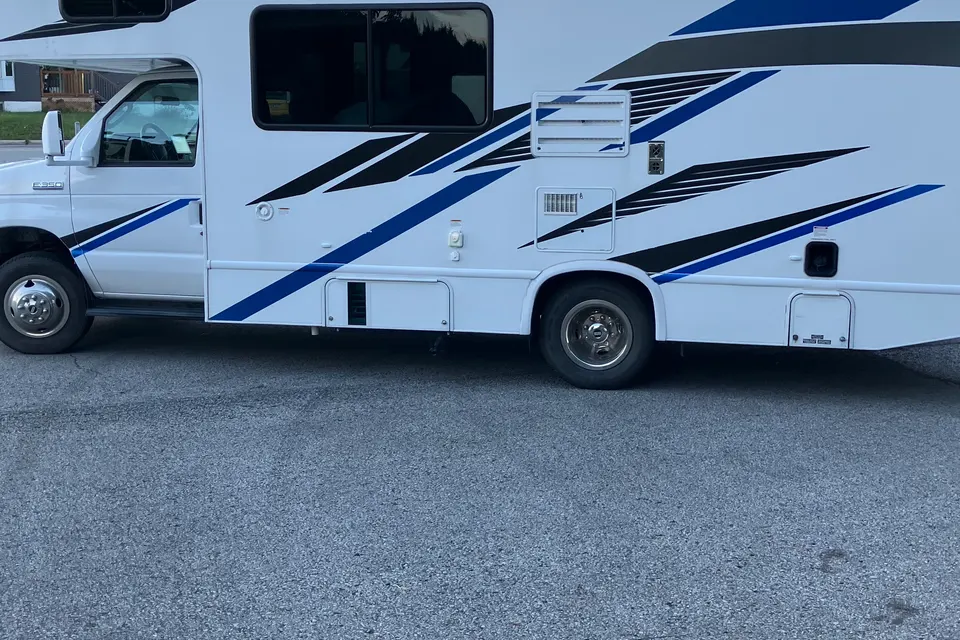 Denis Thor Motor Coach DayBreak 24 Class C