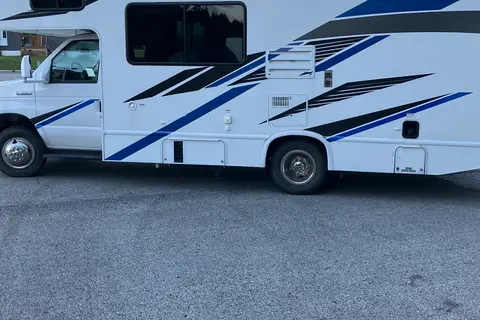 Denis Thor Motor Coach DayBreak 24 Class C