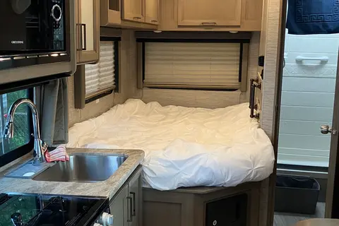 Denis Thor Motor Coach DayBreak 24 Class C