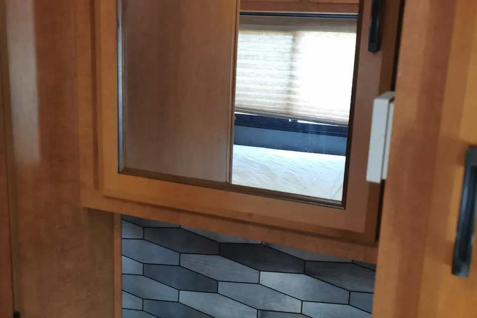 Kitschy renovated Sunseeker Class C
